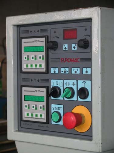 25 Ton, EUROMAC, #XP 750/25, Trumpf style tooling, 5 HP, hydraulic, 1999