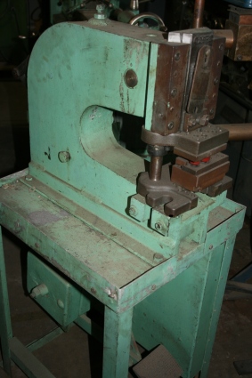 5 Ton, ROPER WHITNEY, model #29, 10 throat, foot operated, 1 stroke