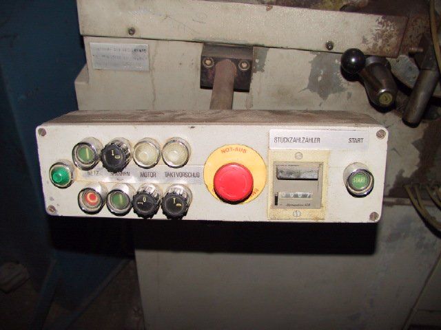 16 , ELU, No. SA 103/25, swivel, 4-1/4 SQ, automatic, pneumatic, 1986