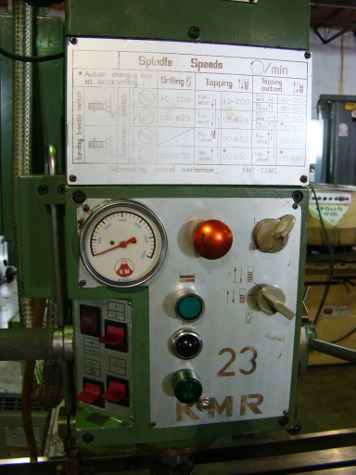 30 KAO MING, 16 x 41 table, 1-1/2 cap, auto downfeed, tapping, 1982