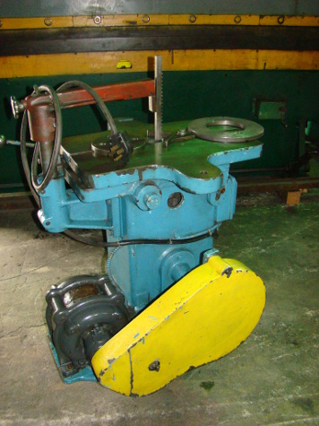 3/4 W. x 8 L., DAVIS, No. 4, 2 HP, tilting table, misc. tooling