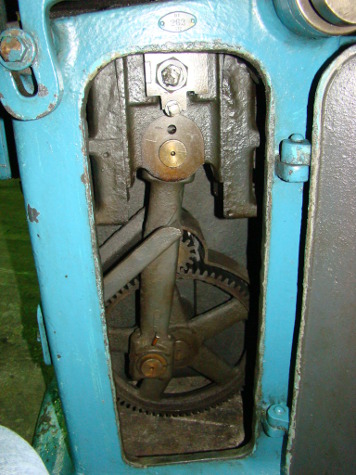 3/4 W. x 8 L., DAVIS, No. 4, 2 HP, tilting table, misc. tooling