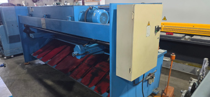 1/4 x 10' WJM, #QC12K-6x3200, 15 HP, hyd, Estun E21S BG, Sheet lift, 2007